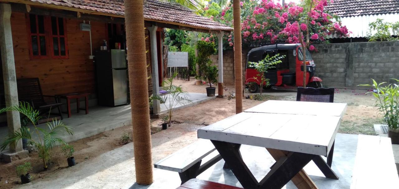 Walkers Hostel Trincomalee Exterior photo