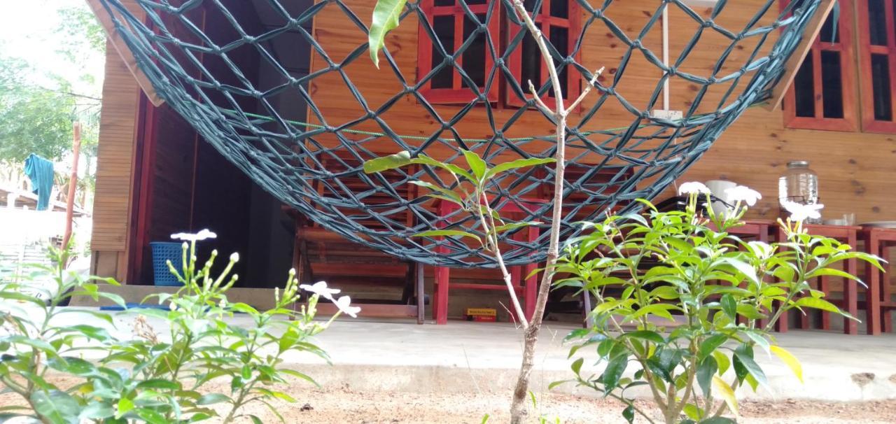 Walkers Hostel Trincomalee Exterior photo