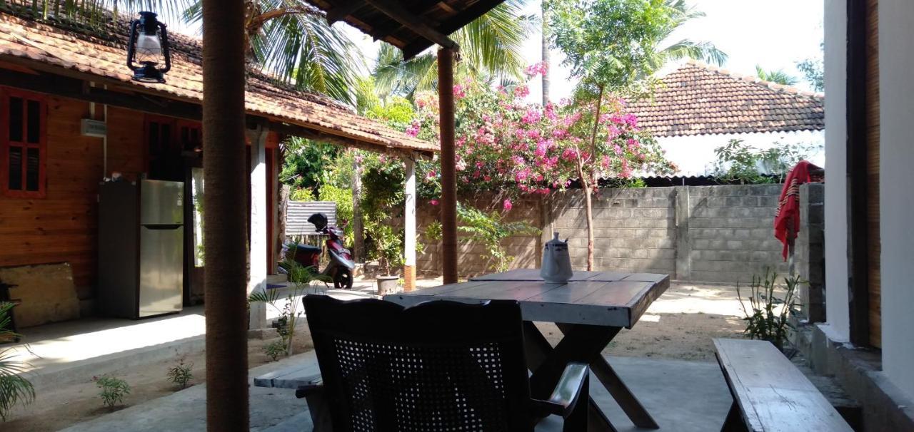 Walkers Hostel Trincomalee Exterior photo