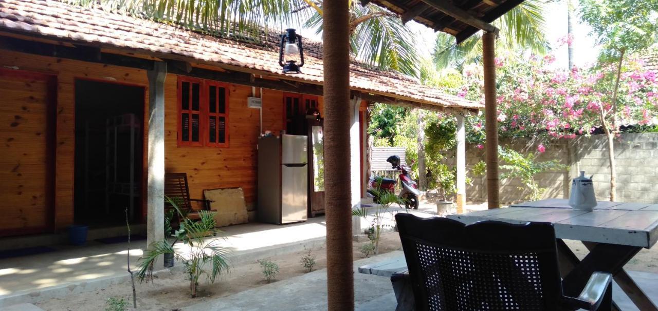 Walkers Hostel Trincomalee Exterior photo